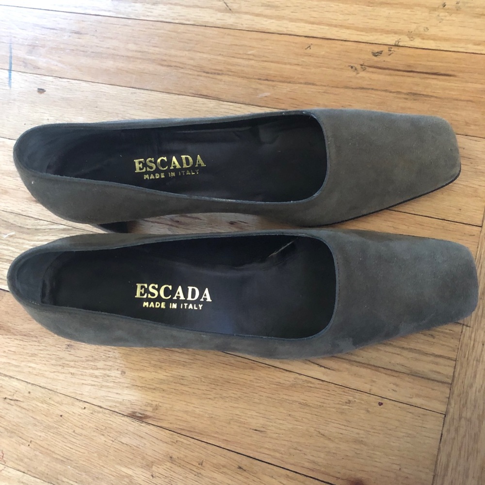 ESCADA suede pumps size 6B in moss green